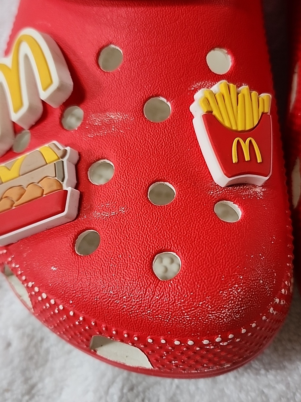 CROCS Women's Red Classic Clog with McDonald's Jibbitz Size 8 Preowned - Picture 2 of 10